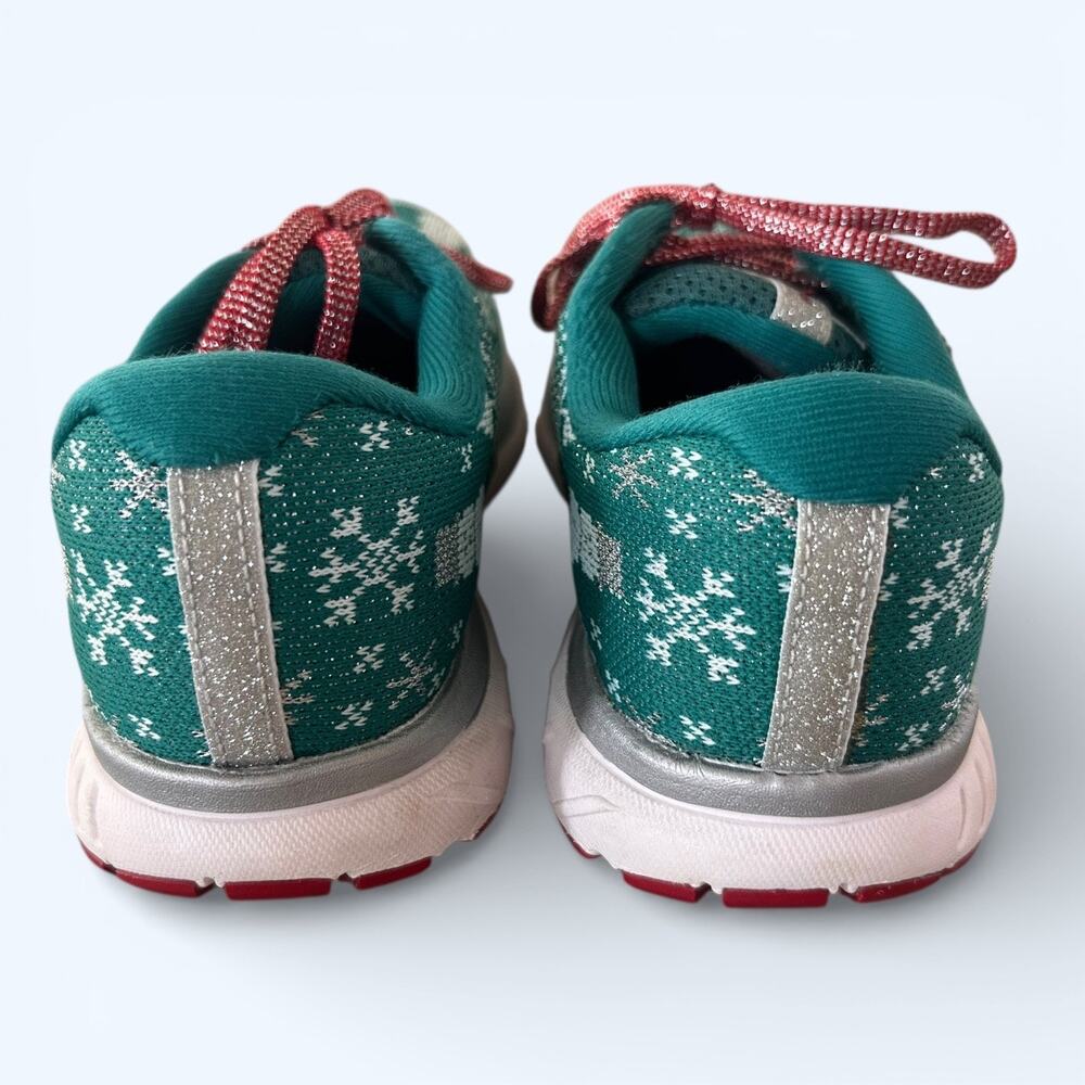 Brooks Revel 3 Merry Christmas Ugly Sweater Running Shoes Green Women’s size 6 - Picture 10 of 13